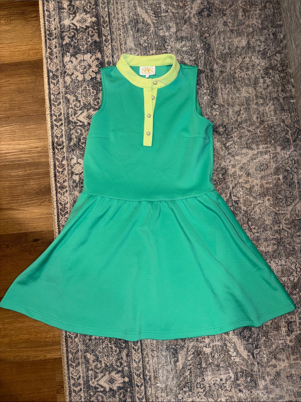 Sleeveless Green Polo-Style Casual Dress with Lime Trim